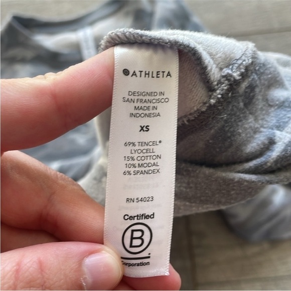 Athleta Balance Grey Camouflage Activewear Pullover Sweatshirt Size XS. - Picture 5 of 5
